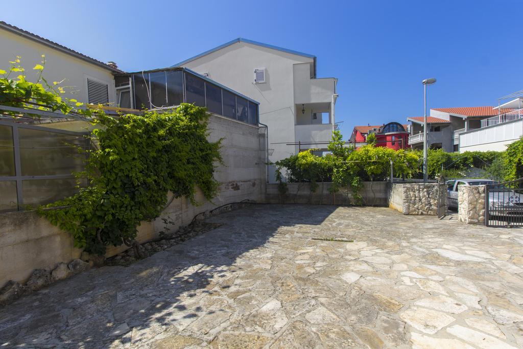 Vila Jadranka Vodice Exteriör bild